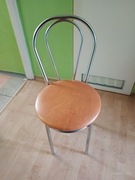 Sprzedam krzesła metalowe chrom z tapicerką ze sztucznej skóry. 