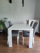 Stół 140x90cm biały,szkło+4 krzesła tapicerowane 