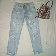 Piękne jasne dzinsy Zara z dziurami idealne na lato