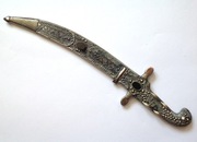 Kindżał kaukaski z bogatymi zdobieniami (kama)