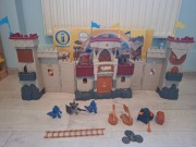 Imaginext Zamek wraz z figurkami trzech rycerzy.