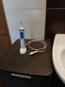 Szczoteczka do zębów elektryczna Oral B Braun z nową oryginalną końców