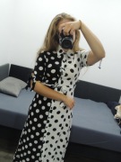 piękna wiskozowa sukienka midi czarno biała w kropki xs s