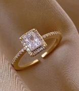 Pierścionek z cyrkoniami regulowany