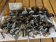 Stare części do zegarów mechanicznych – tryby, sprężyny, mechanizmy .