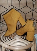 Buty botki Pull&Bear na słupku musztardowe 40
