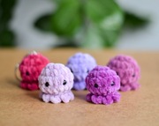 Mini ośmiorniczka brelok pluszak szydełko 