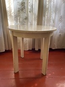 Okrągły drewniany stół