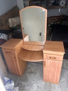 Toaletka z lustrem szafkami i szufladami