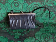 Czarna skórzana kopertówka w stylu vintage typu bigiel.- lata 60