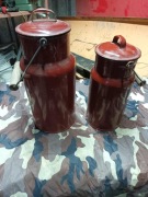 Zestaw dwóch brązowych starych kanek, baniek do mleka, PRL, Kanka, bańka