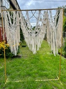 Duża makrama, ścianka na wesele 