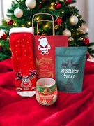 Prezent świąteczny zestaw - świeca + skarpety + herbata + torebka