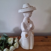 Elegancka figurka ceramiczna z serii Rosa ljung 