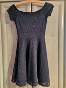 Elegancka czarna sukienka sinsay rozkloszowana, XS