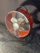 AEG retro wentylator biurkowy metalowy – czerwony, sprawny