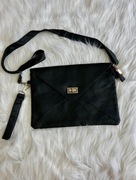 Damska czarna torebka mała z paskiem 