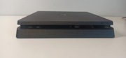 PS4 Slim 1TB, pad, 2 gry