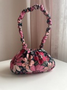 Torebka handmade typu scrunchie bag w kwiaty