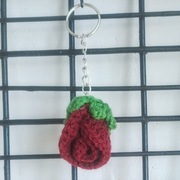 Breloczek w kształcie pąka róży 