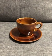 Brązowa filiżanka ze spodeczkiem - Porcelit Pruszków