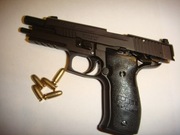 Replika, model w skali 1:2 pistoletu  sig sauer p226