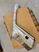 Słupek prawy Renault Master Słupek przedni prawa rama drzwi