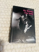 Joy Division i Ian Curtis. Przejmujący z oddali.