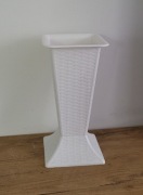 Osłonka wazon plastikowy biały wiklina 