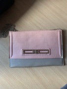 Szara różowa duża płaska kopertówka new look