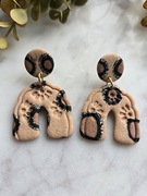 Wiszące kolczyki w kształcie łuku w panterkę z gliny polimerowej 