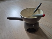 Miseczka do fondue z podgrzewaczem. Mała, dla dwojga. Kolor szary z ecru.