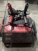 Prostownik samochodowy z opcją regeneracji i bostera