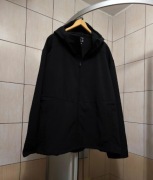 Czarna kurtka typu softshell marki RAINTEX. Rozmiar 5XL. Zintegrowany kaptu