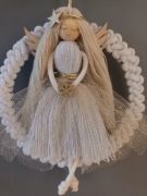 Świąteczny aniołek, makramowy, 15 x 17 cm