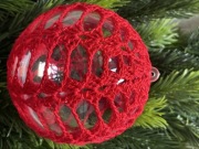 Bombka szydełkowa - rękodzieło-kolor czerwony
