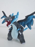Pokemon maskotka Mega Charizard X 25 cm