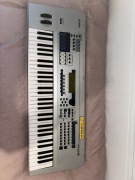 syntezator Yamaha mo6