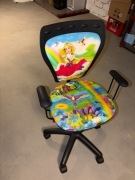 Dziecięce krzesełko na kółkach