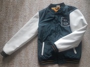 Modna kurtka młodzieżowa dla młodego nastolatka