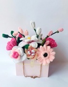 Flower box kwiatowy -kompozycja kwiatowa w torebce-rękodzieło