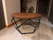 Stolik kawowy loft / industrialny – blat drewniany, orzech, Ø70 cm