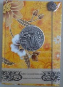 Notes pokryty tkaniną z metalowym tłoczeniem ze słoniem