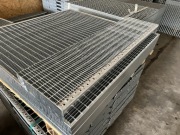 Stopień schodowy WEMA 1000x270, oczko 33x11