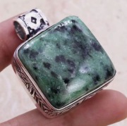 Zawieszka, wisior Zoisyt z rubinem próba 925