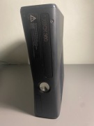 Konsola Xbox 360s + 3 gry