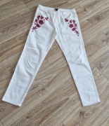 spodnie jeansy r 40 L białe H&M z haftem kwiaty kwiaty wzór kwiatowy 