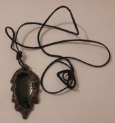 Zielony ceramiczny wisiorek