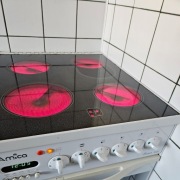 Kuchenka elektryczna z piekarnikiem i z rożnem w pełni sprawna Rożno