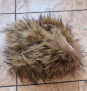 Obszycie kaptura jenot naturalny 72 cm